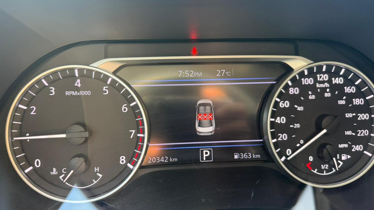 2025 Nissan SENTRA 4P SR PLATINUM BI-TONO L42.0 AUT