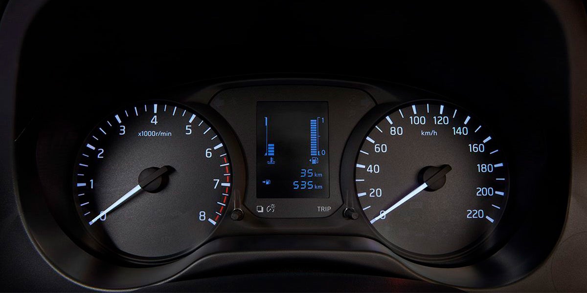 Nissan NP300 Interior3